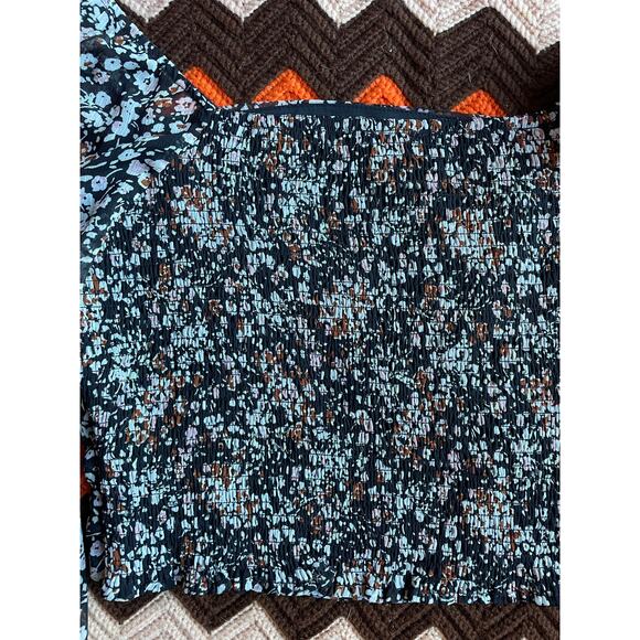 Lulus NWOT Black Floral Print Ruched Cropped Long Sleep Top sz XL - Picture 8 of 9